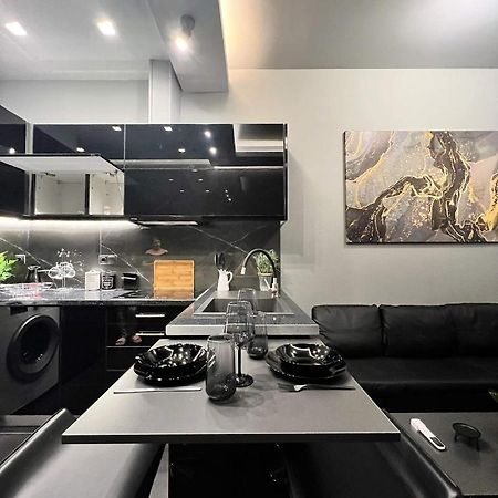 Luxury Black And White Interior Apartments Kalamata Exteriér fotografie