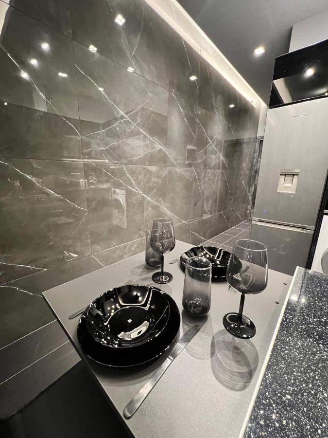 Luxury Black And White Interior Apartments Kalamata Exteriér fotografie