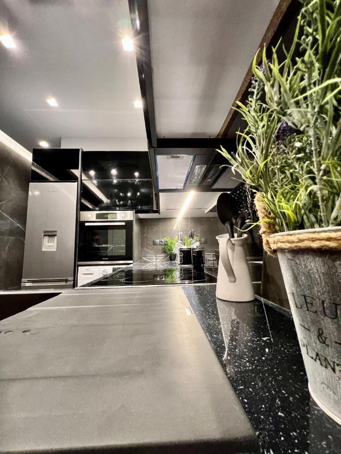 Luxury Black And White Interior Apartments Kalamata Exteriér fotografie