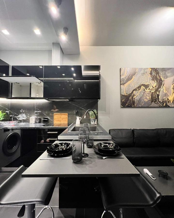 Luxury Black And White Interior Apartments Kalamata Exteriér fotografie