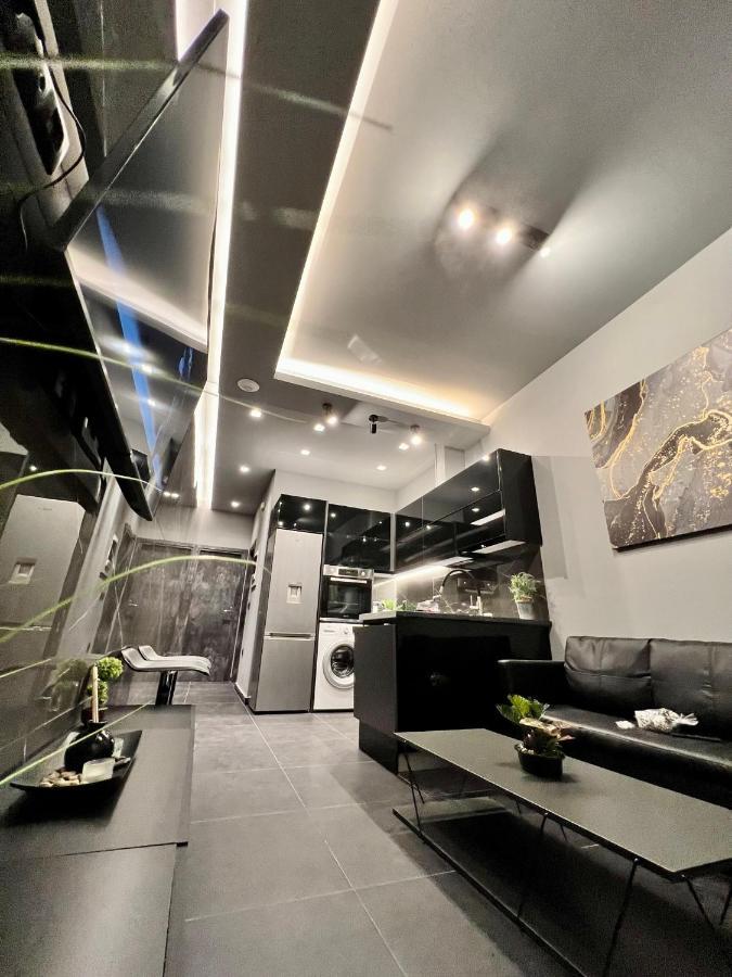 Luxury Black And White Interior Apartments Kalamata Exteriér fotografie