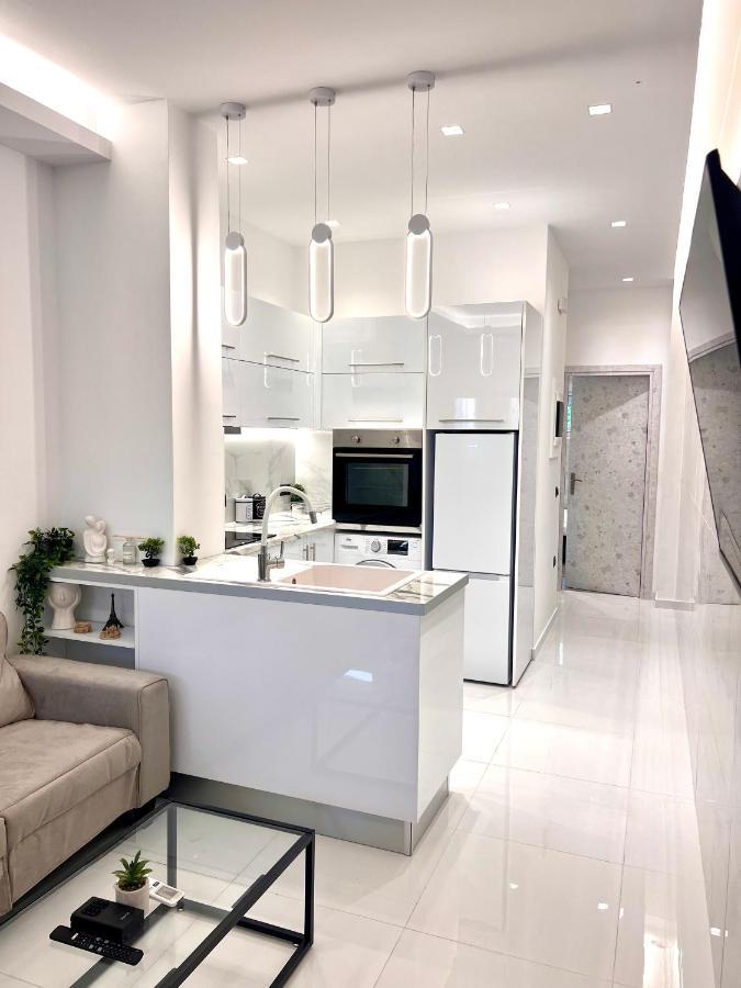 Luxury Black And White Interior Apartments Kalamata Exteriér fotografie