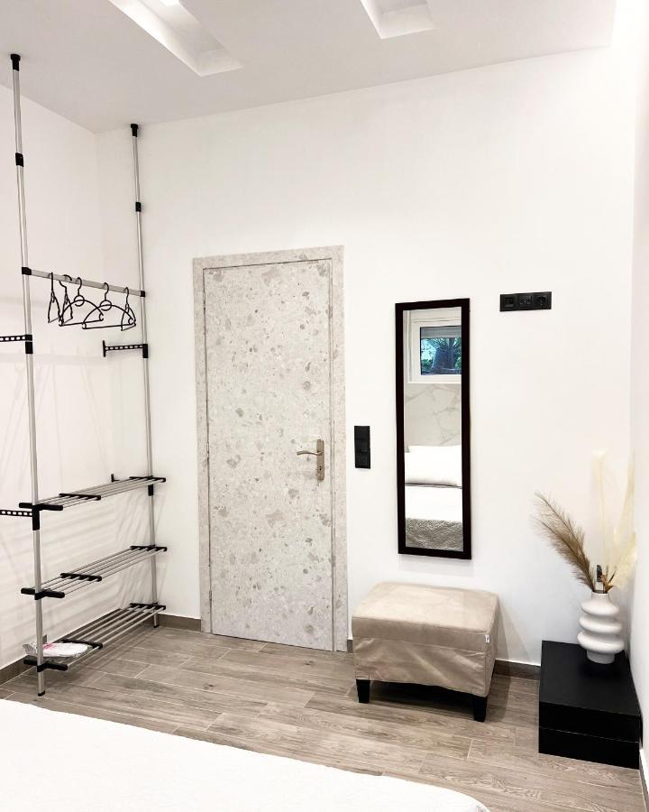 Luxury Black And White Interior Apartments Kalamata Exteriér fotografie