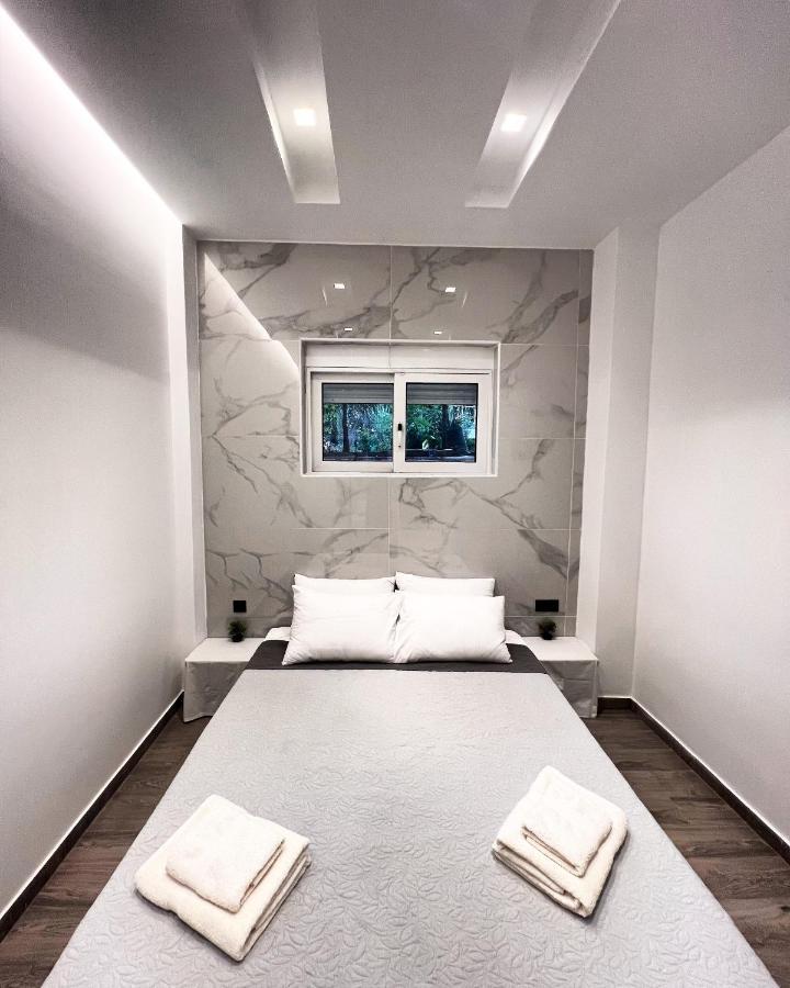 Luxury Black And White Interior Apartments Kalamata Exteriér fotografie