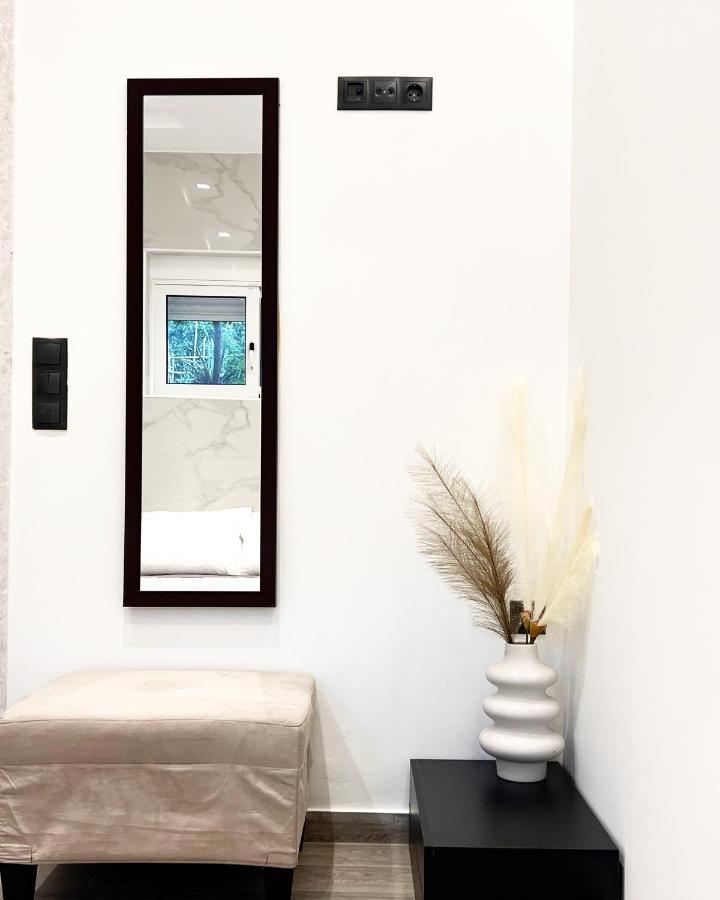 Luxury Black And White Interior Apartments Kalamata Exteriér fotografie